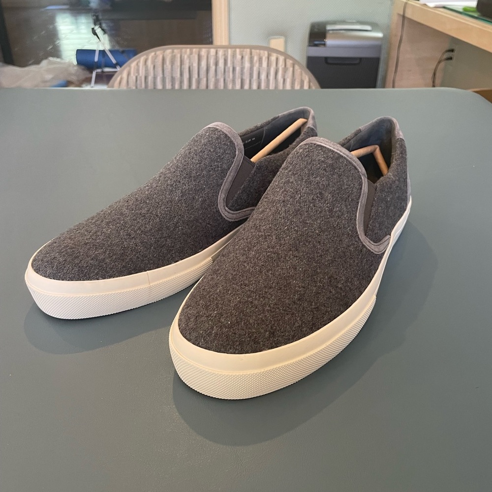 Vince Floyd sneaker - heather grey. Men’s 10. New in box.